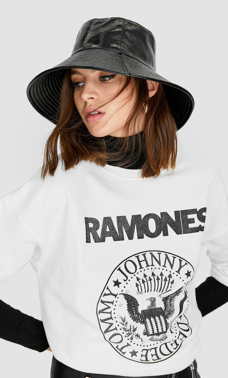 Худи с надписью Ramones - Женские Бумажники | Stradivarius Россия