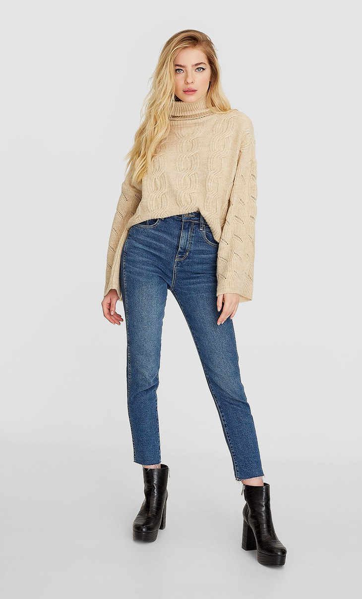 slim fit mom jeans ripped