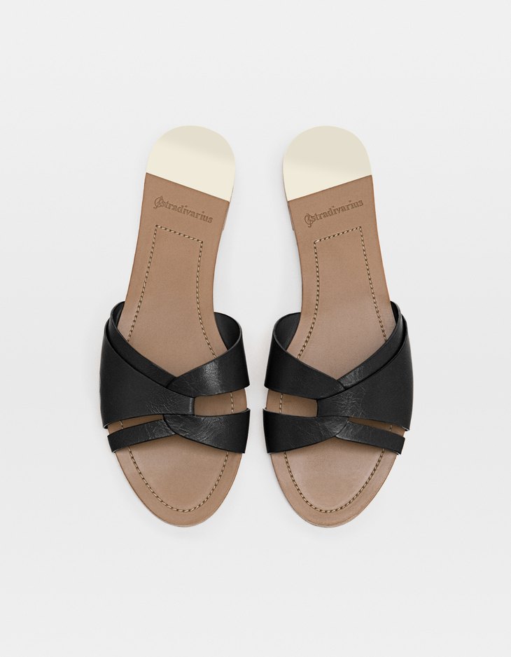 sandalias rasas pretas