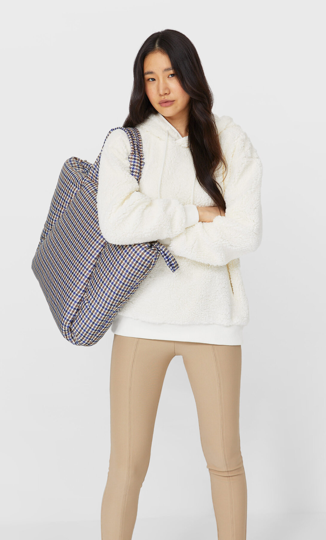 Bolsos de Stradivarius ideales para este otoño a precio de ganga 6 Merca2.es STR_Shopper acolchado_1