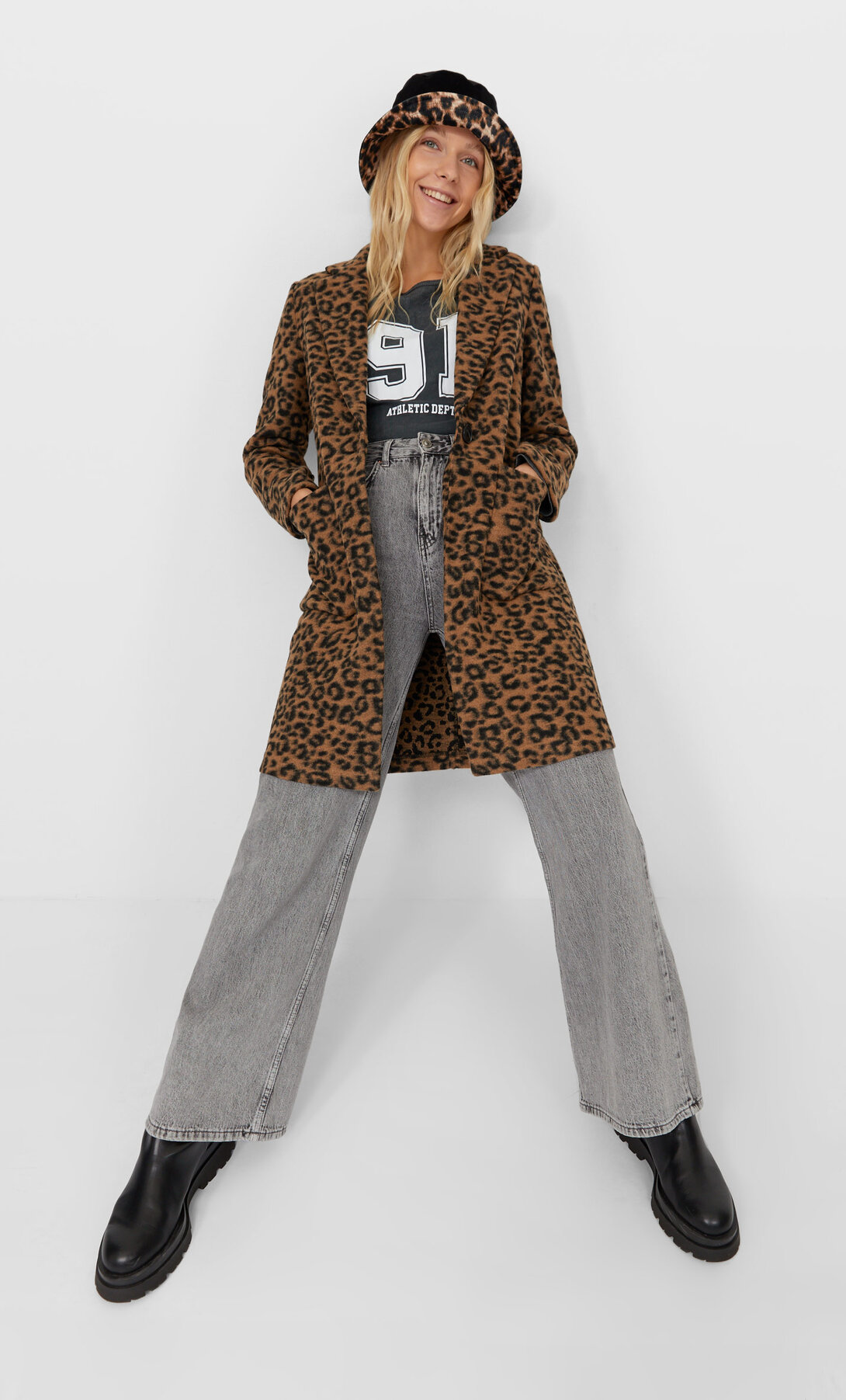 Stradivarius abrigo leopardo