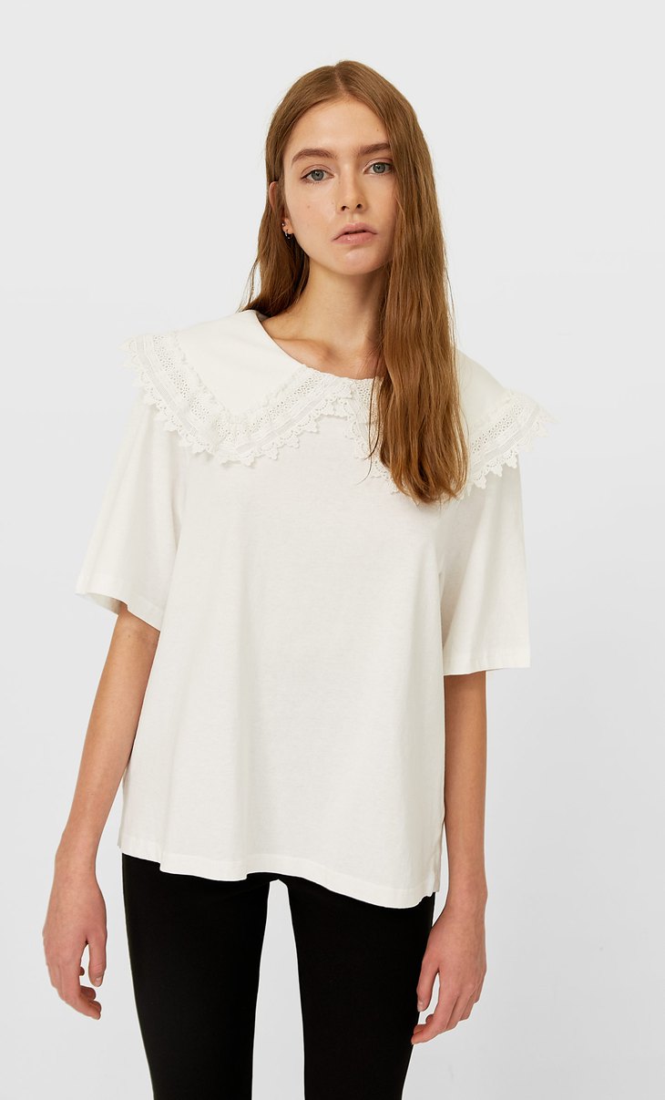 camiseta blanca encaje stradivarius
