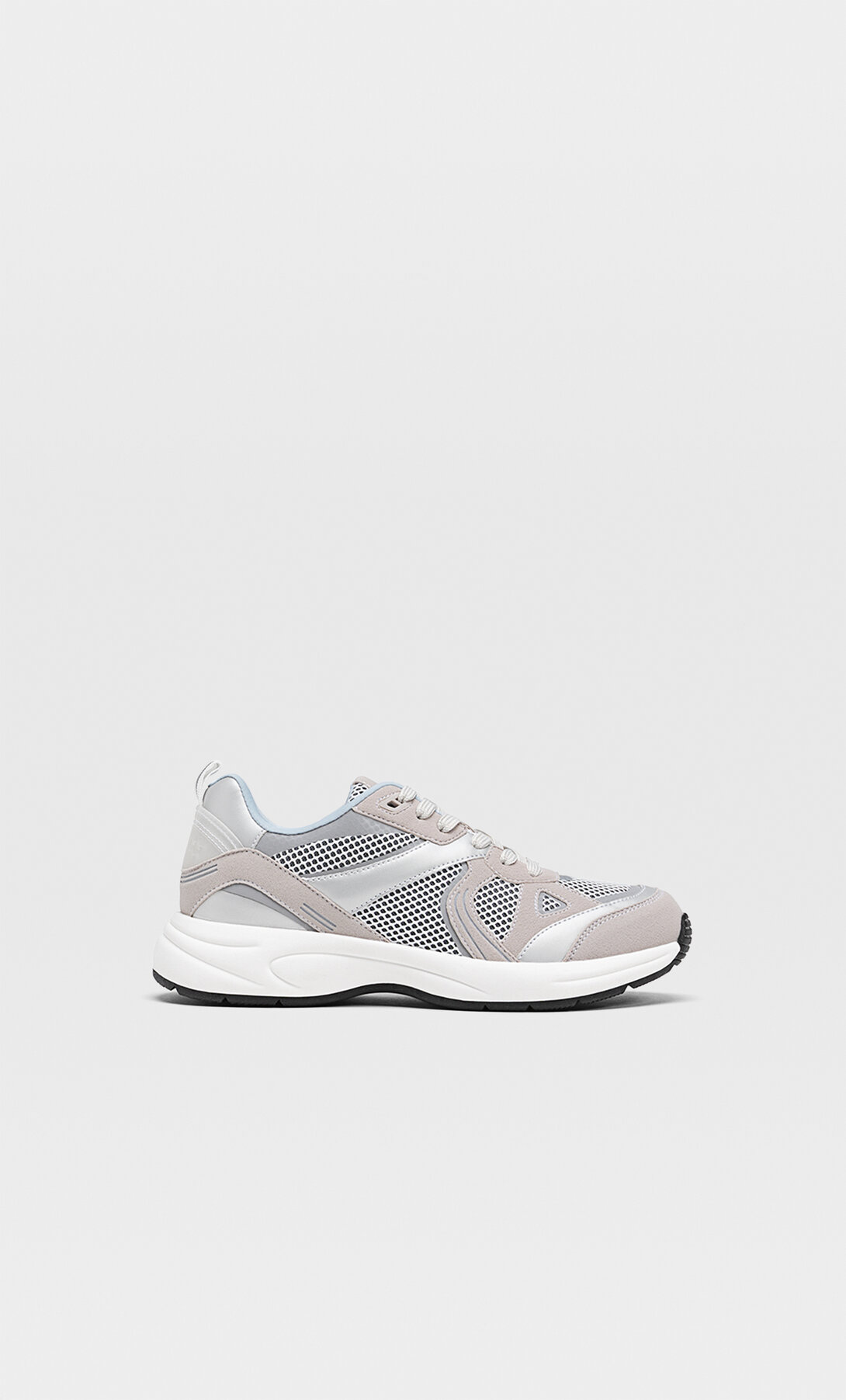 Zapatillas de Stradivarius que están siendo un éxito este otoño 7 Moncloa 9509670004 1 1 2 Moncloa