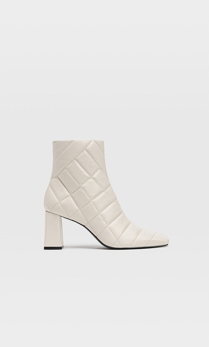 All Shoes For Women Winter Sale Fashion 2021 Stradivarius United Kingdom In stradivarius you will find the latest trends in clothing, shoes and accessories for. all shoes for women winter sale