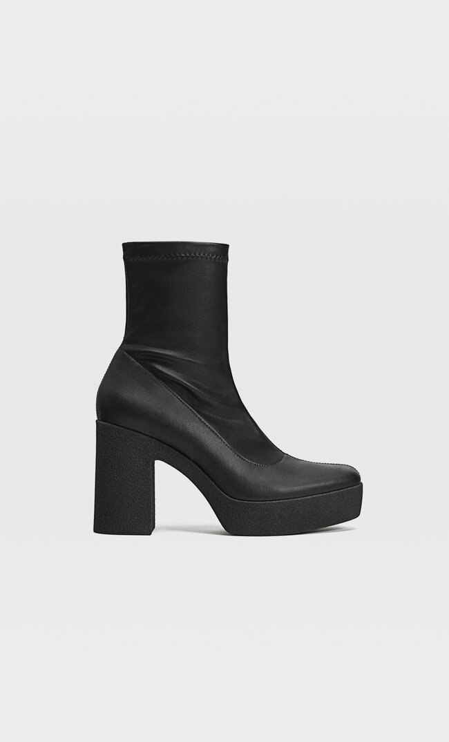 stradivarius chelsea boots