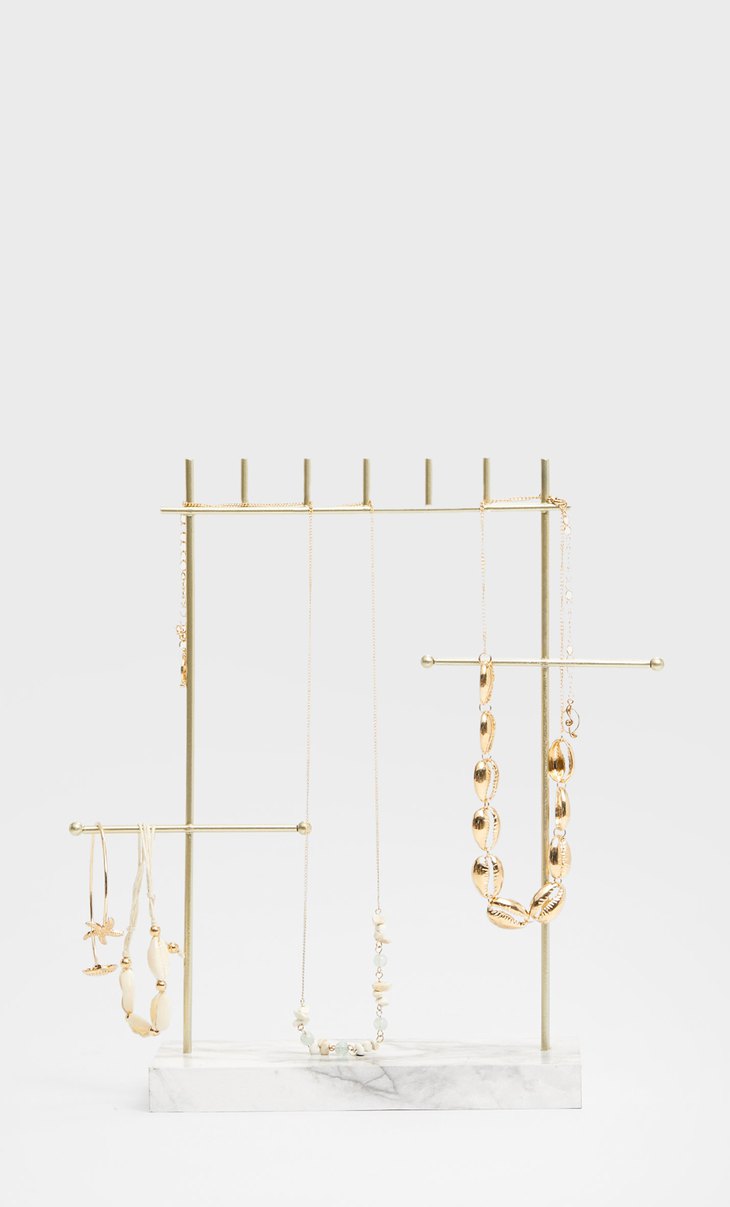 www.stradivarius.com