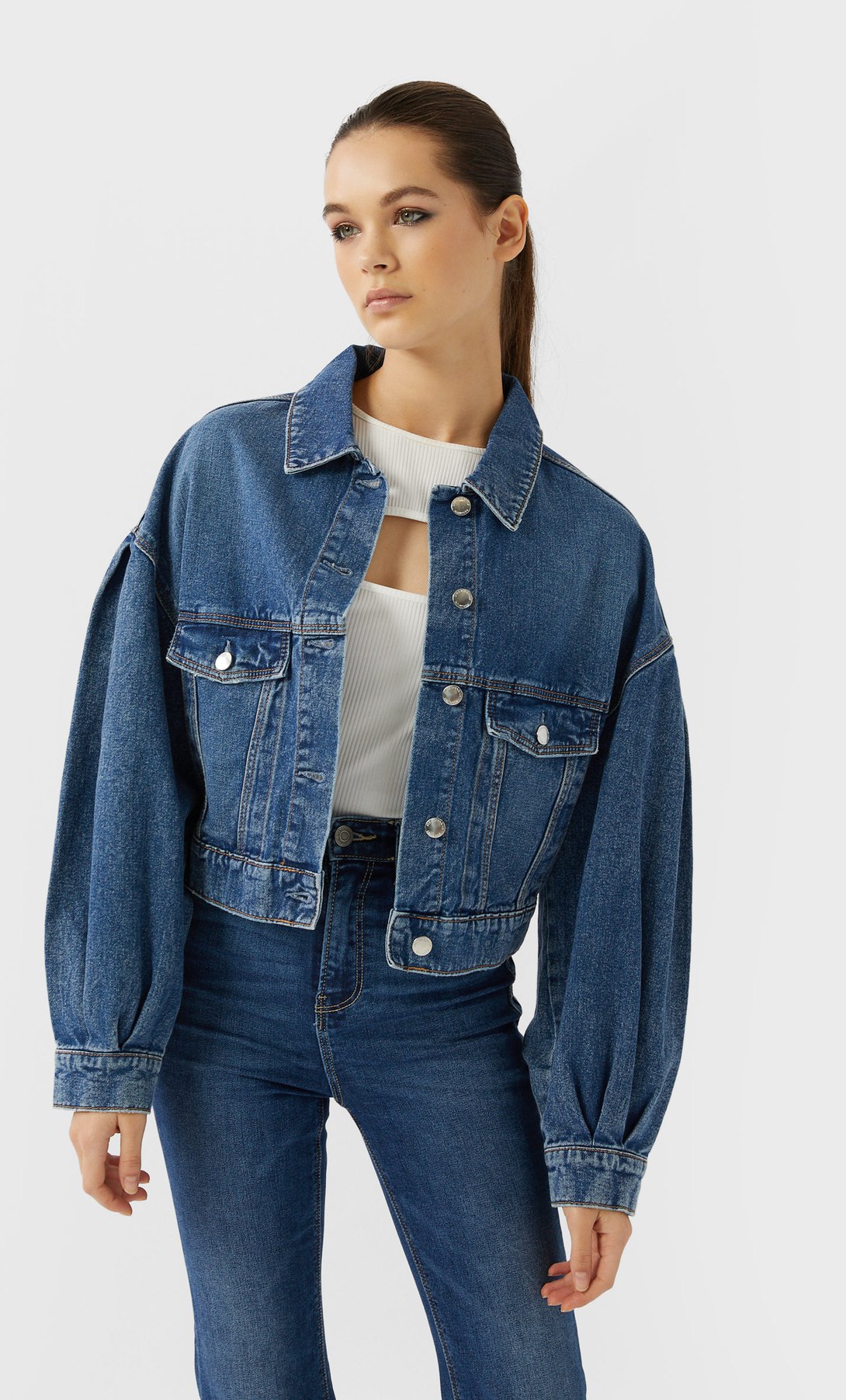 Cropped denim jacket with puff sleeves 