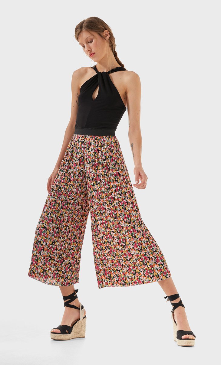 Stradivarius Pantalón culotte plisado estampado - 4567/432