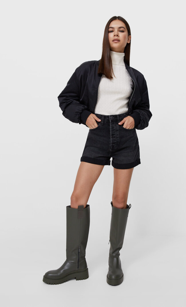 

Stradivarius Mom-Fit-Shorts Verwaschen 32