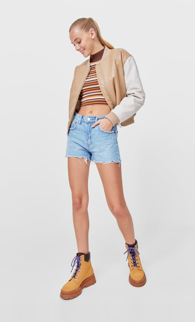 

Stradivarius Jeansshorts Im Relaxed-Fit Verwaschenes Blau 44