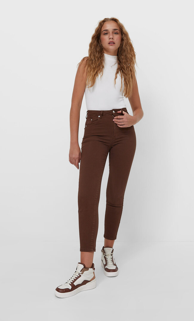 

Stradivarius Jeansy Mom Slim Brązowy 44