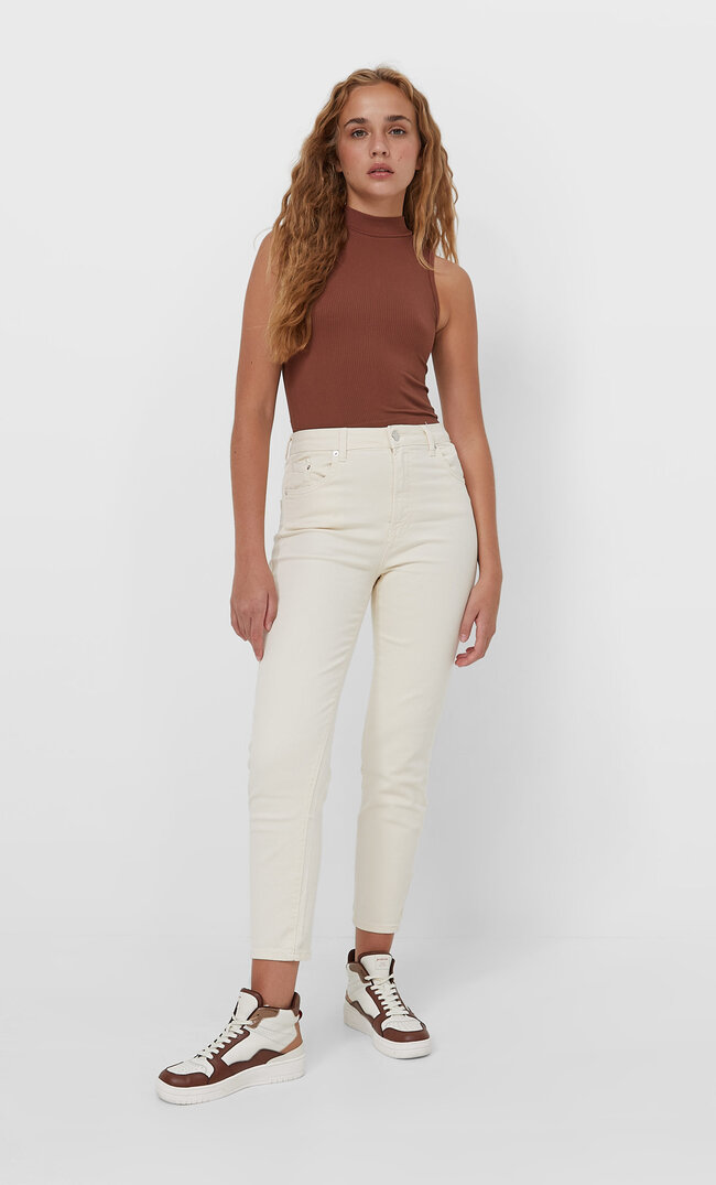 

Stradivarius Jeansy Mom Slim Waniliowy 44