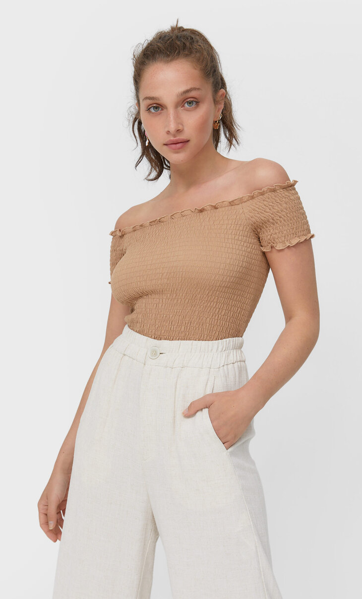 Off-the-shoulder T-shirt with elastic