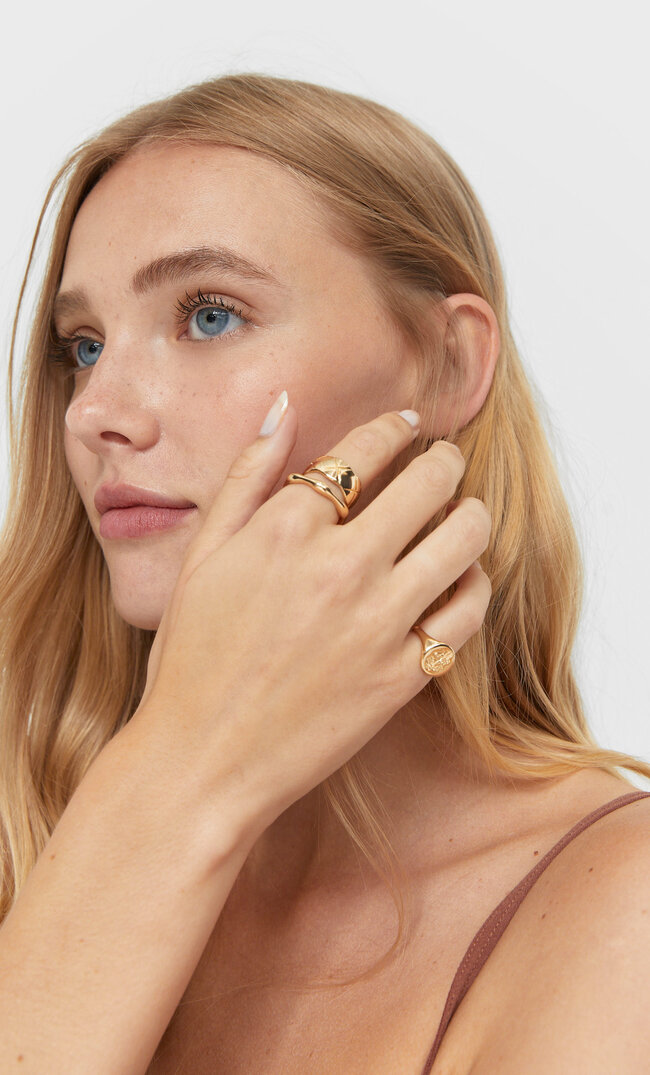 

Stradivarius 5er-Set Ringe Mit Blume Gelb 103