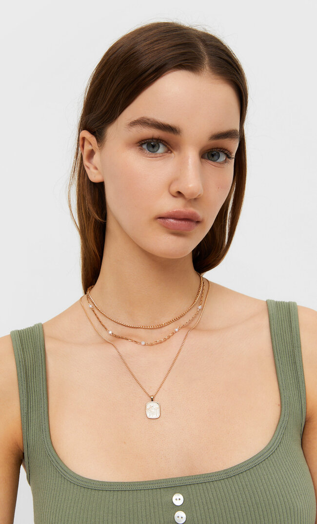 

Stradivarius 5er-Set Halsketten Mit Blumen Gelb 103