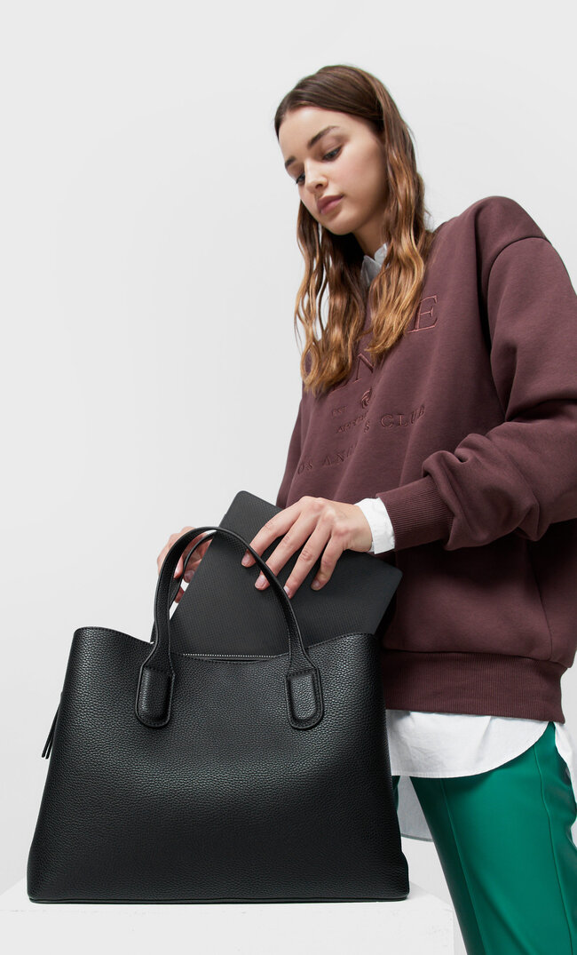 

Stradivarius Shopper Mit Fächern Schwarz 103