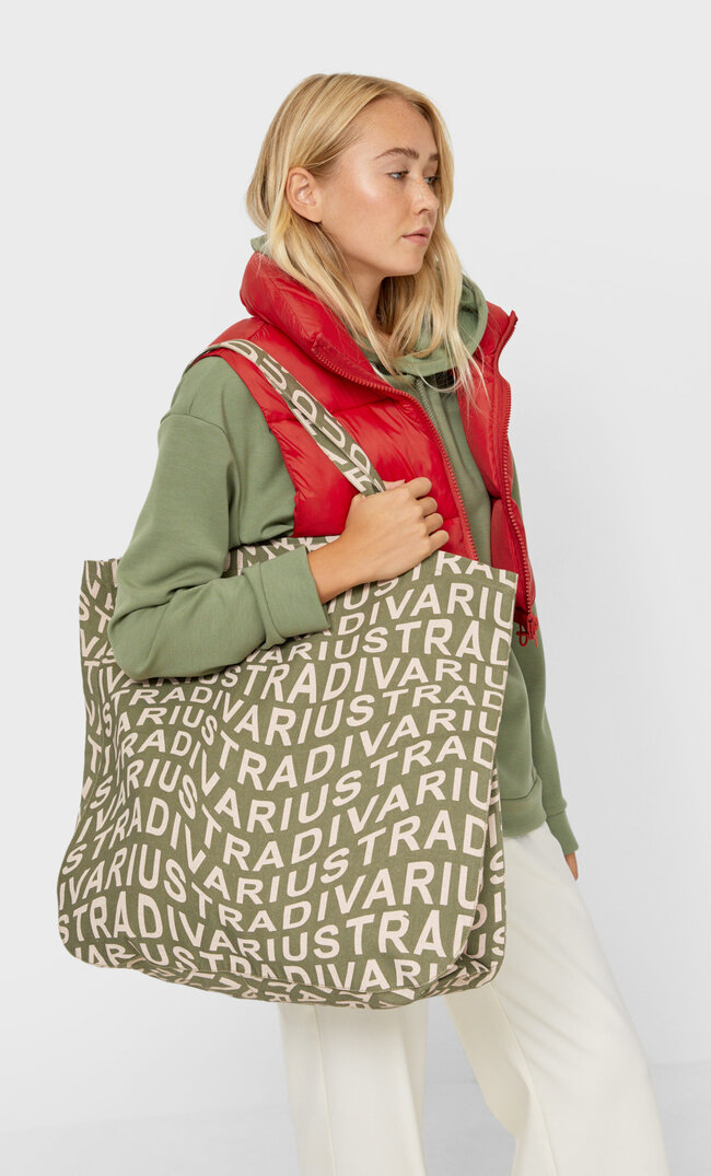 

Stradivarius It-Tasche Khaki 103