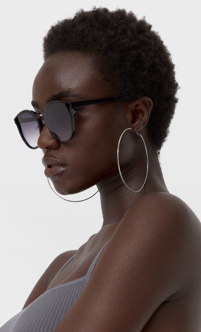 

Stradivarius Plastikowe Okulary Z Metalowym Elementem Czarny 103