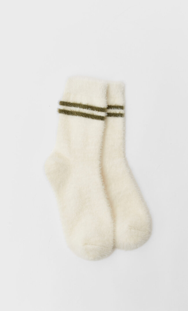 

Stradivarius Socken Mit Kunstfell Ecru 103