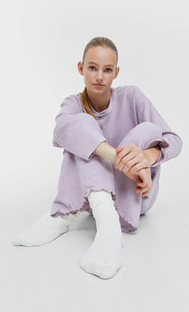 

Stradivarius Lange Socken Mit Zopfmuster Ecru 103