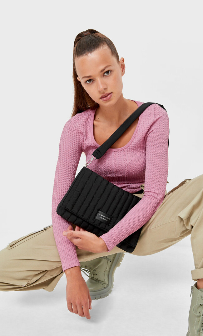 

Stradivarius Gesteppte Pochette Schwarz 103