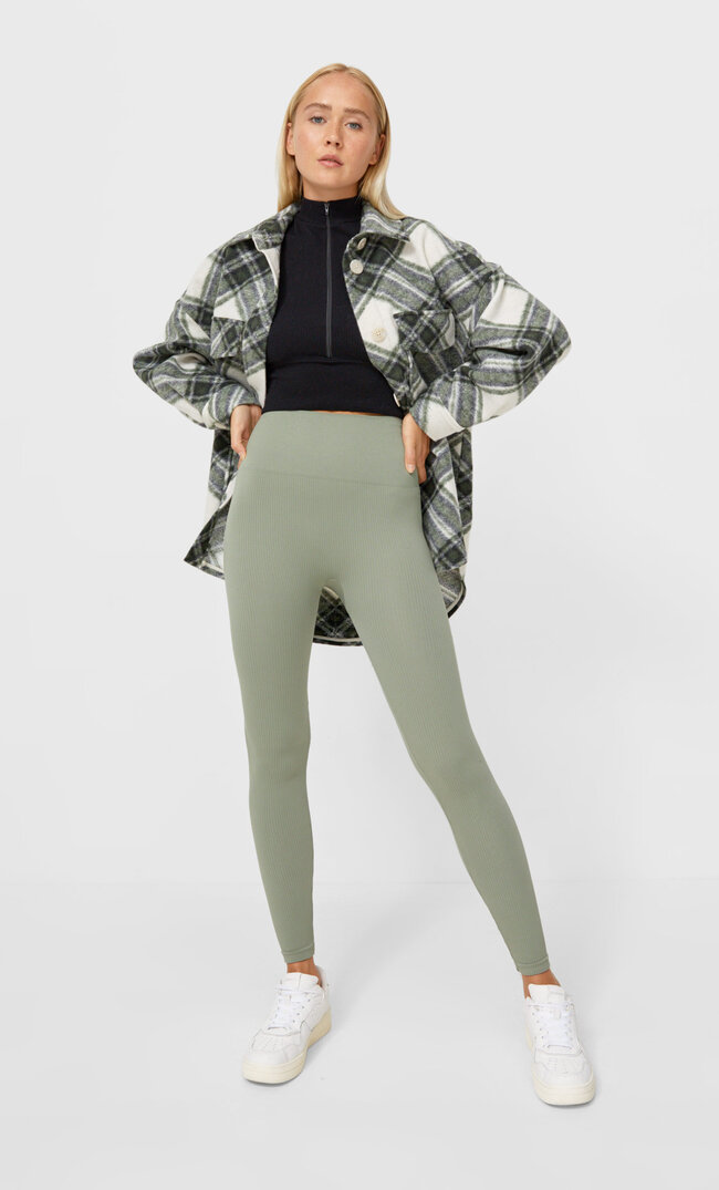 

Stradivarius Nahtlose Leggins Khaki L