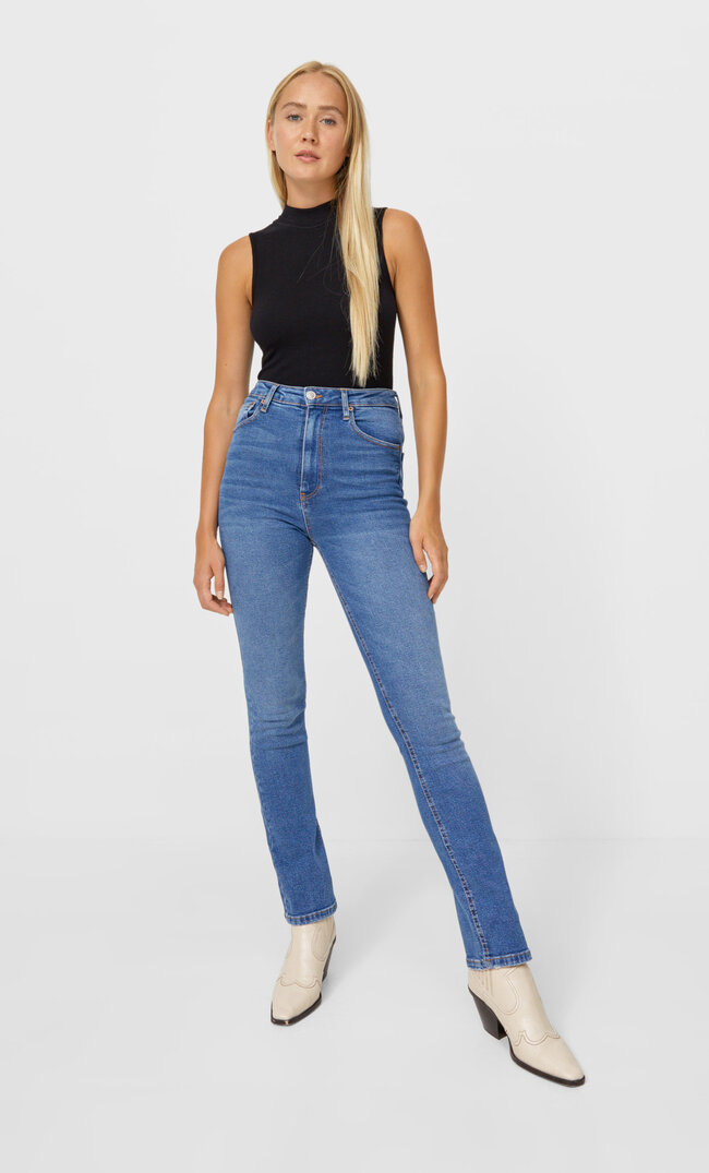 

Stradivarius Bequeme Jeans Im Straight-Fit Mittleres Denim 34