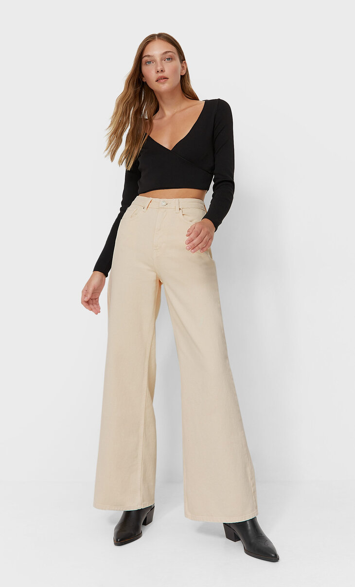 Barvne hlače iz džinsa z zelo širokimi hlačnicami