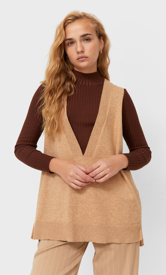

Stradivarius Podkoszulek Oversize Z Dekoltem W Serek Jasnobeżowy Xxs