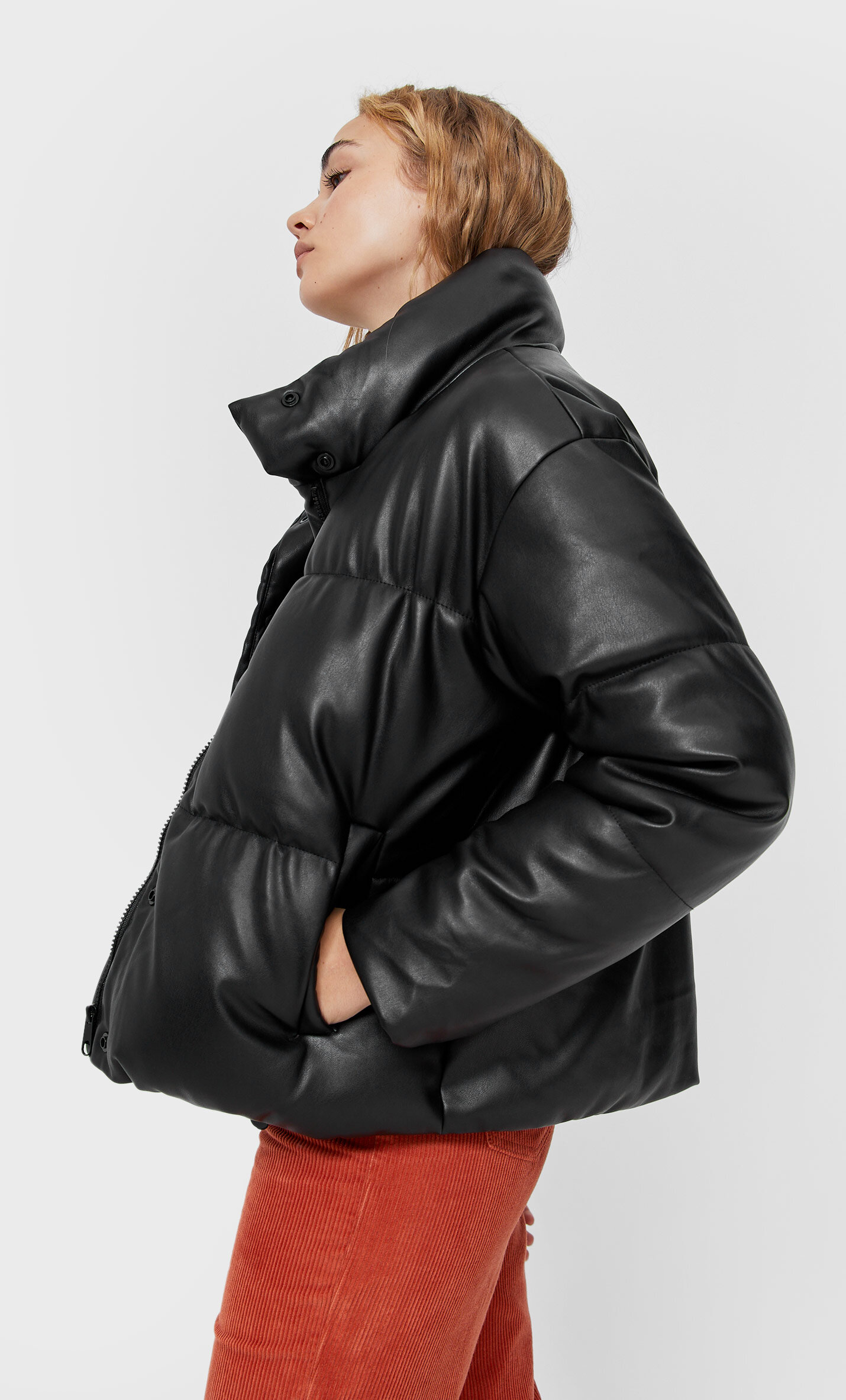 Черный Стеганая куртка из искусственной кожи Stradivarius
