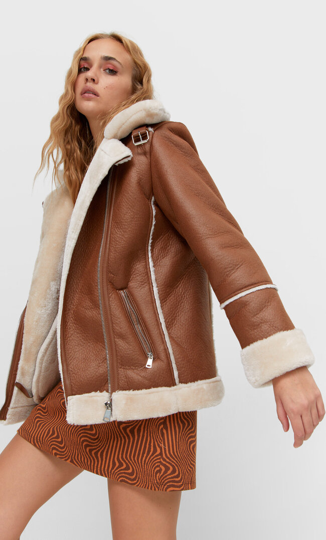 

Stradivarius Dwustronna Kurtka Biker Z Kontrastowym Sztucznym Futrem Brązowy S