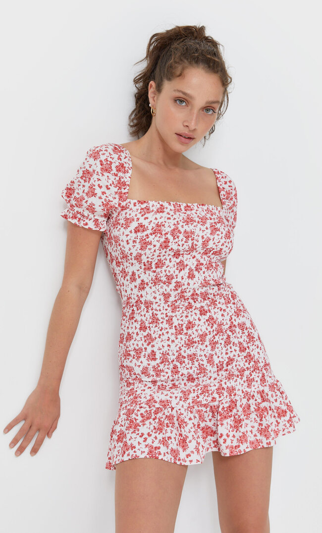 

Stradivarius Kurzes Kleid Mit Gummizug Beige M