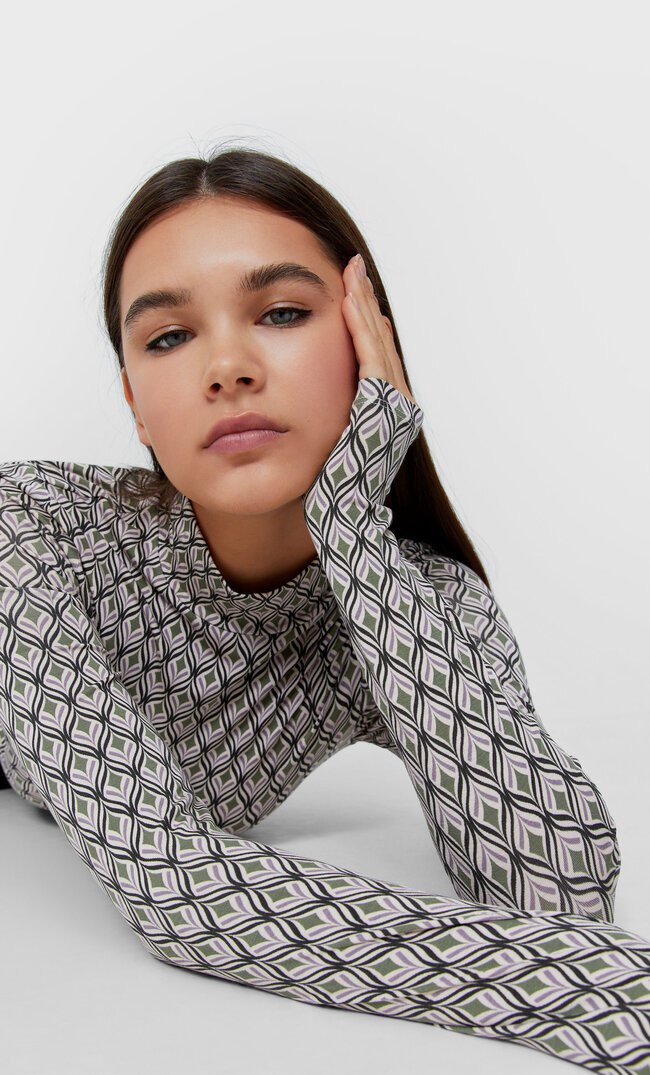 

Stradivarius Shirt Mit Rollkragen Und Print Flaschengrün Xl