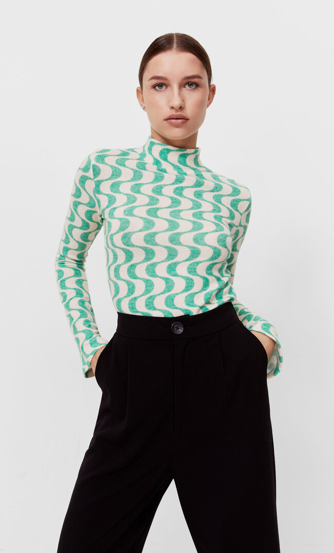 

Stradivarius Weiches Shirt Mit Glockenärmeln Grün Xl