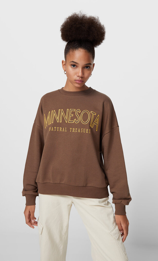 

Stradivarius Bluza Oversize Z Haftowanym Napisem Brązowy S
