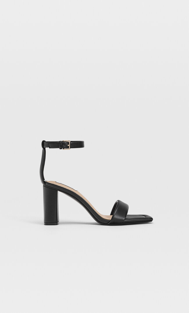 

Stradivarius Absatzsandalen Mit Gesteppten Riemchen Schwarz 35