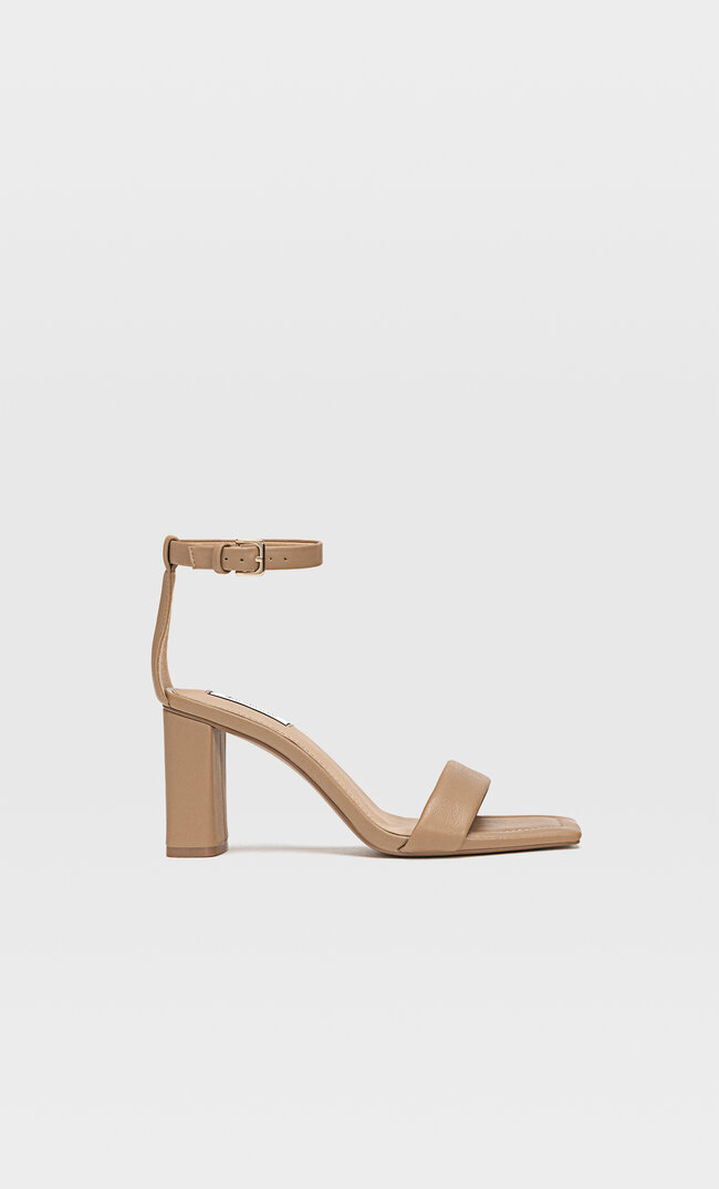 

Stradivarius Absatzsandalen Mit Gesteppten Riemchen Beige 41