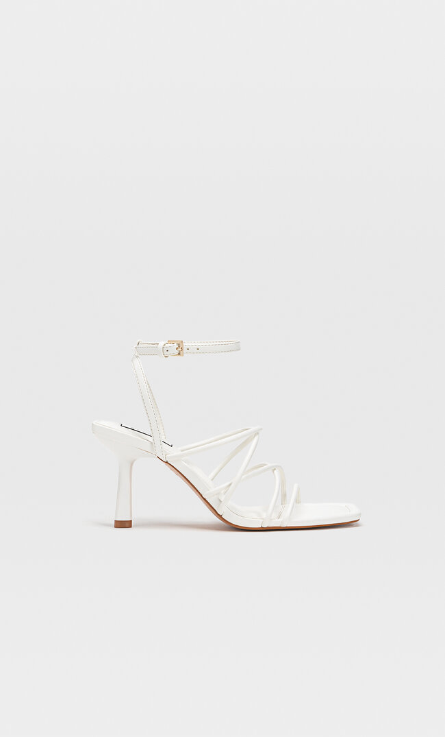 

Stradivarius Absatzsandalen Mit Gesteppten Riemchen Weiss 36
