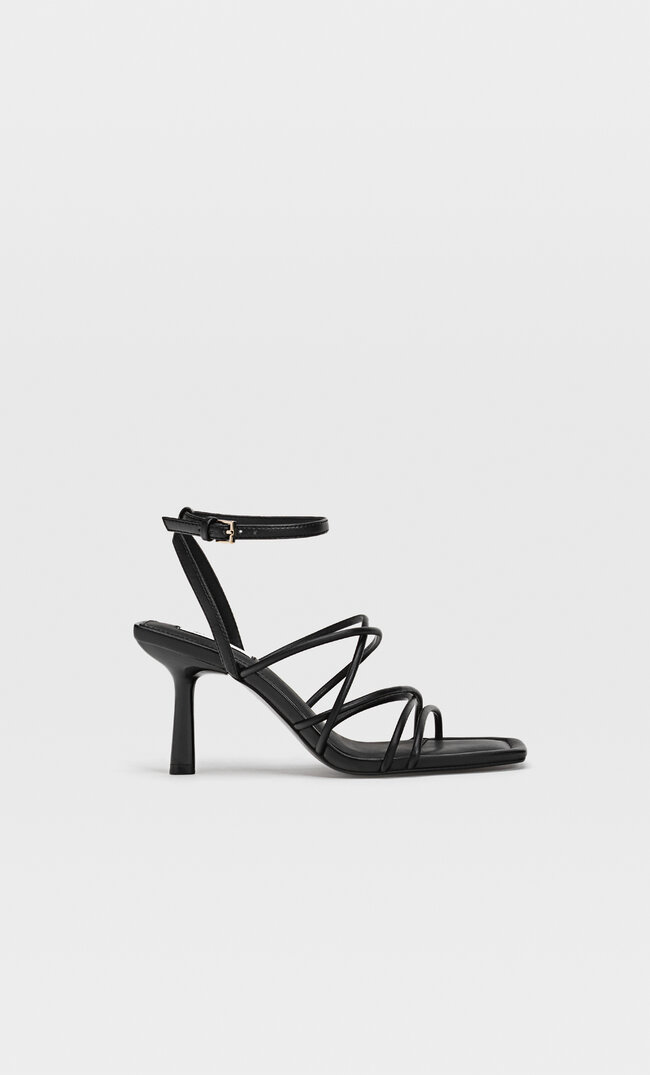 

Stradivarius Absatzsandalen Mit Gesteppten Riemchen Schwarz 36