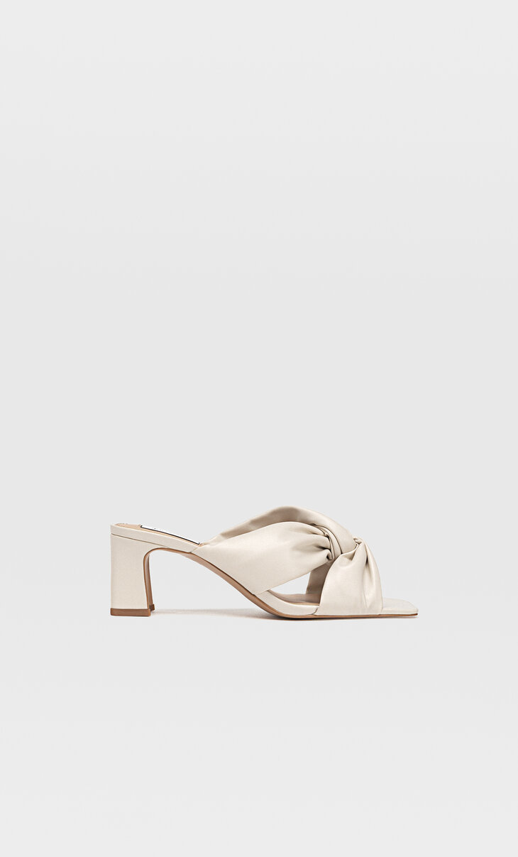 Sandali con tacco e nodo - Moda da donna | Stradivarius Switzerland