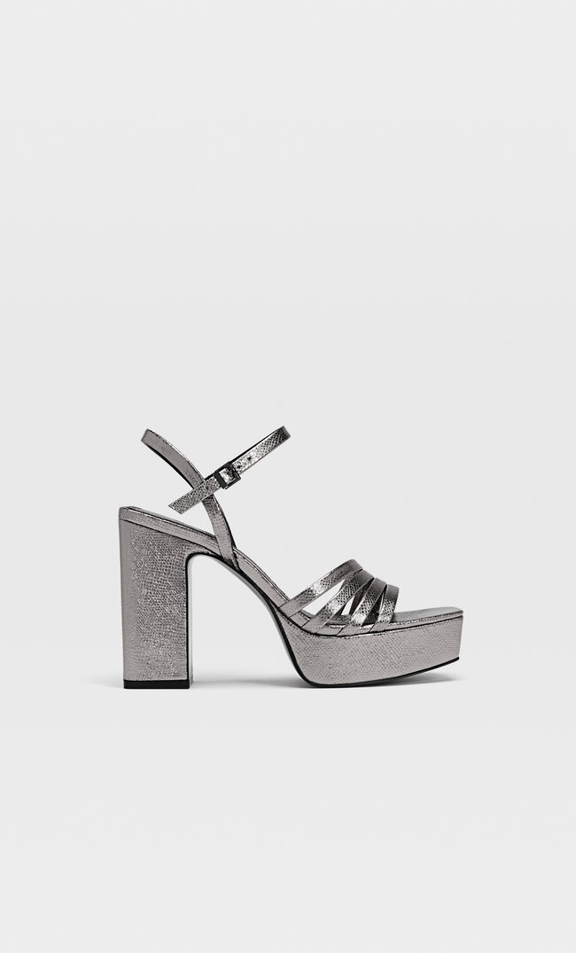 

Stradivarius Sandalen Mit Plateau-Absatz Bleigrau 35