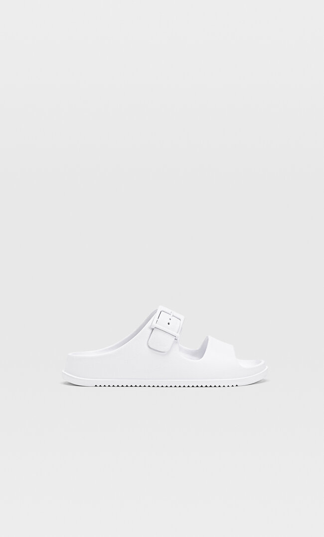 

Stradivarius Flache Sandalen Mit Gummiertem Finish Weiss 37
