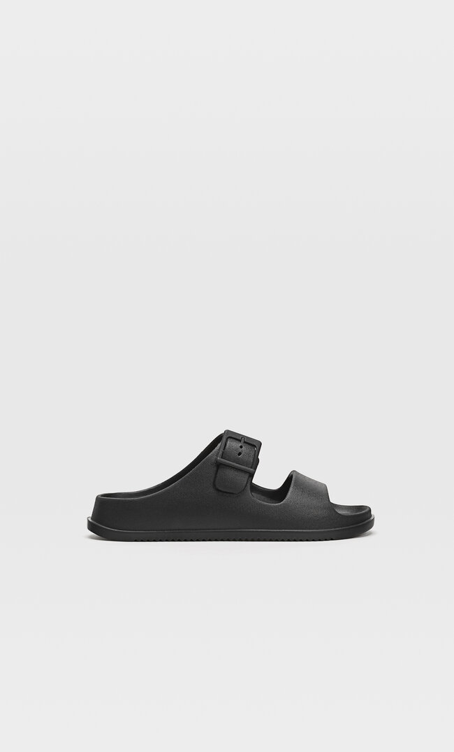 

Stradivarius Flache Sandalen Mit Gummiertem Finish Schwarz 37