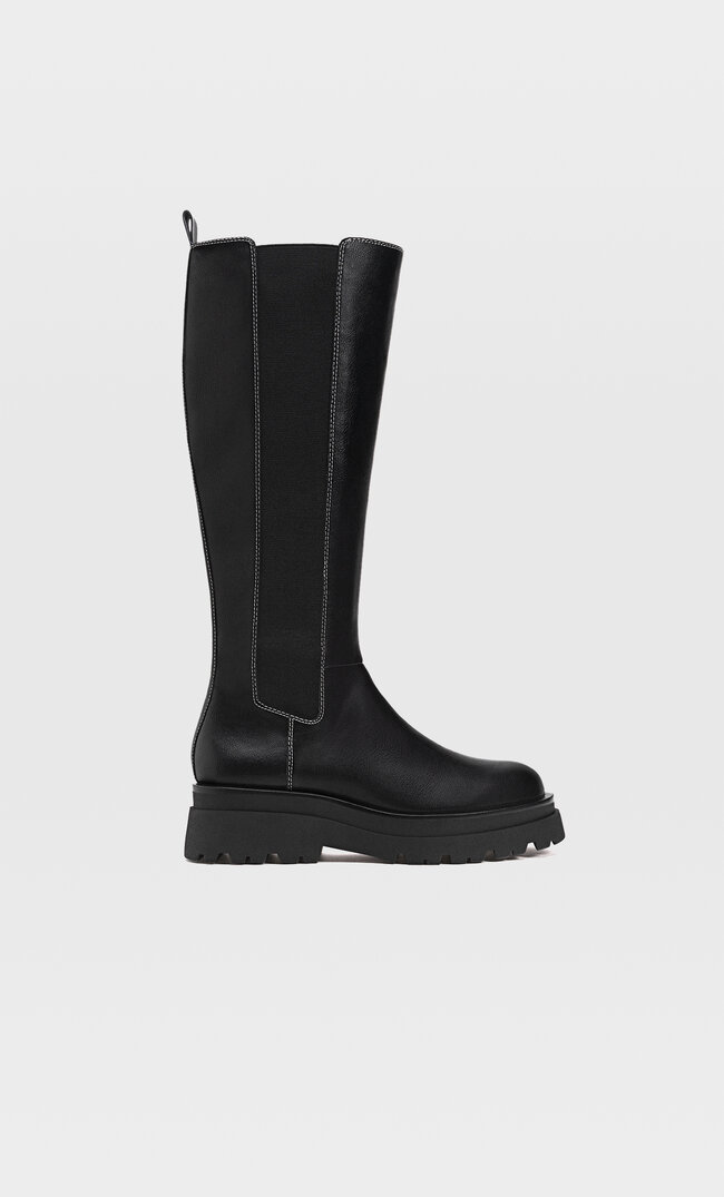 

Stradivarius Flache Stiefel Mit Profilsohle Und Elastischen Einsätzen Schwarz 39