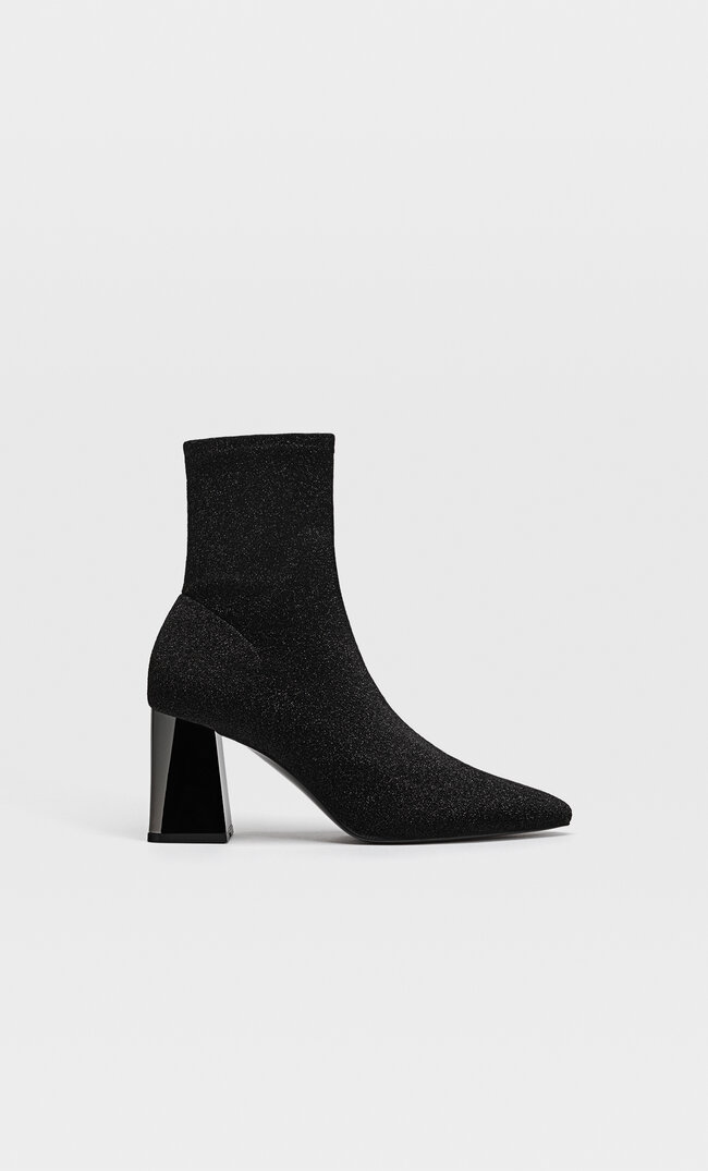 

Stradivarius Stiefeletten Aus Stoff Mit Metallic-Absatz Schwarz 41