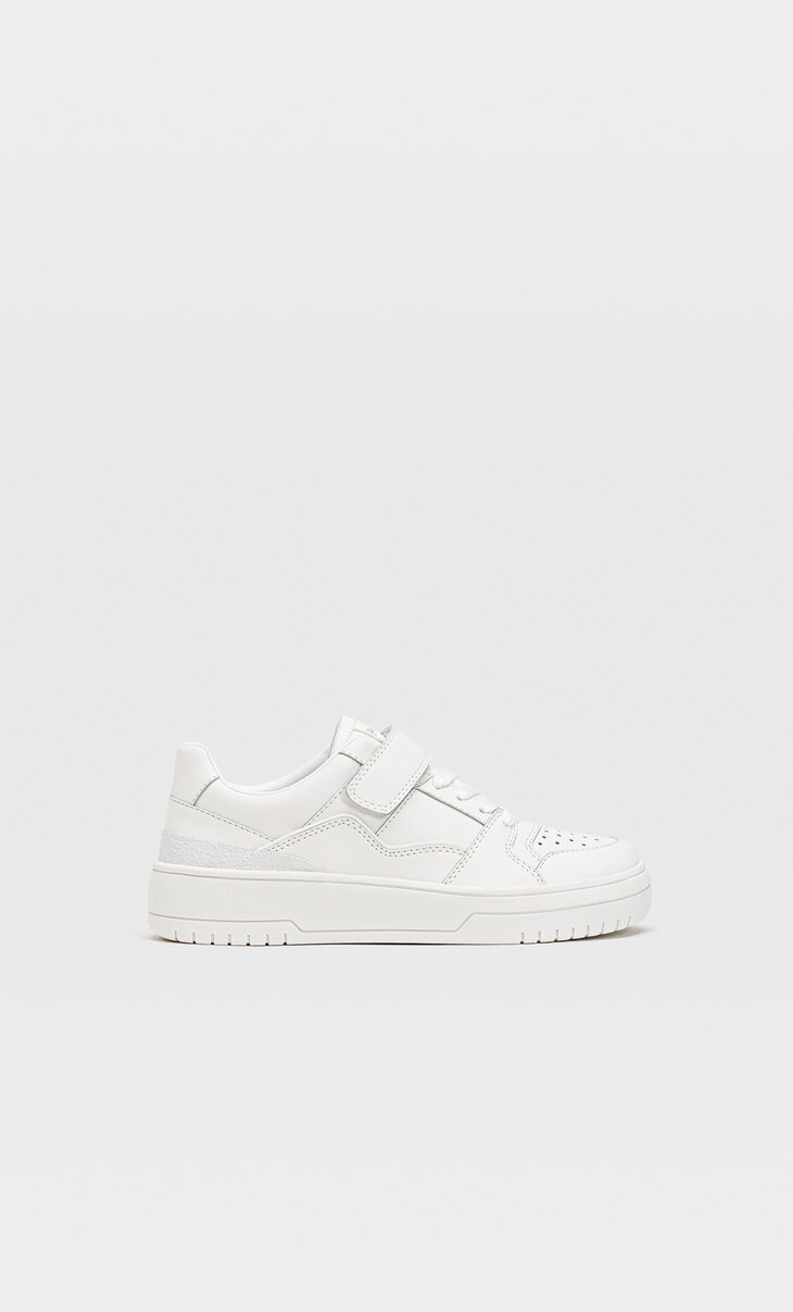 White trainers with trim detail