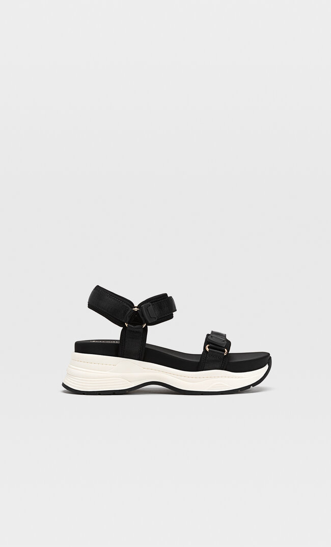 

Stradivarius Sportliche Sandalen Schwarz 35
