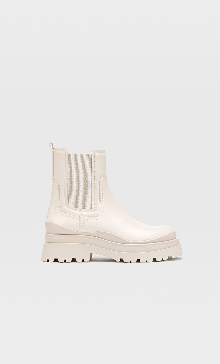 Stradivarius Chunky Sole Chelsea Boots In Black 2024 www.alhudapk