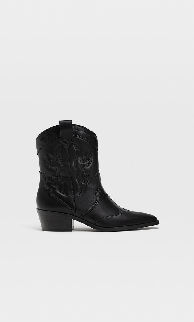 

Stradivarius Schwarze Stiefeletten Im Cowboylook Schwarz 41