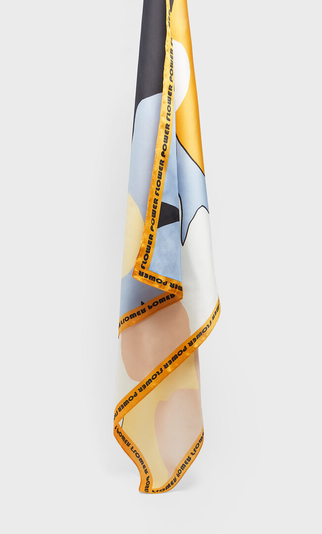 

Stradivarius Chusta W Duże Kwiaty Kobieta Niebieski 103